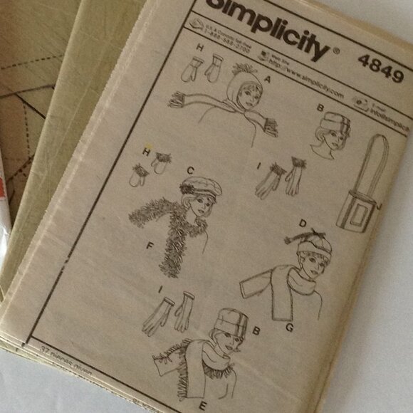 Simplicity Sewing Pattern #4849 One Size Fleece Hats Scarves Gloves Mittens - Picture 3 of 4